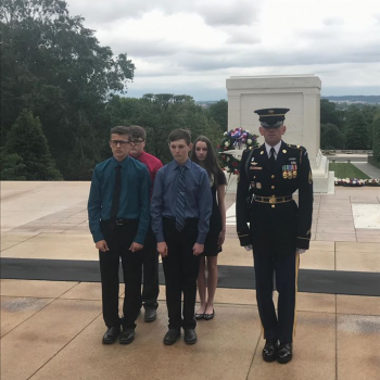 Students with soldier at the Tomb of the Unknowns